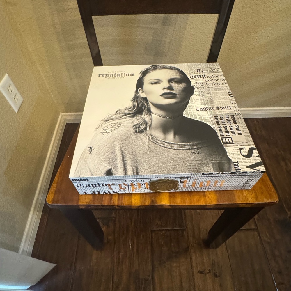 Taylor Swift Reputation Stadium VIP Box Set